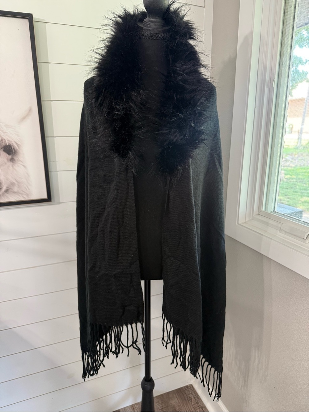 AKIRA Women's Black Solid Shawl Wrap with Faux Fur Trim and Fringe